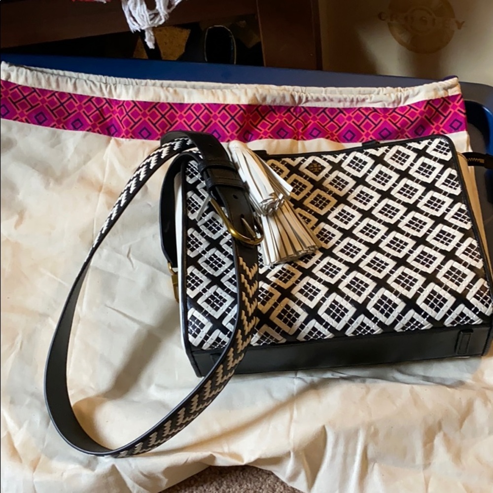 TORY BURCH HANDBAG (Authentic)